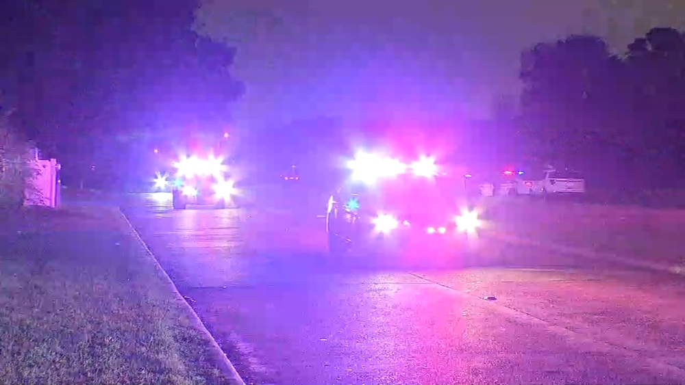 Search for 2 hit-and-run drivers in deadly crash in N. Harris County