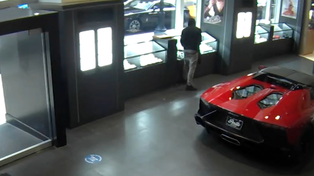 Surveillance video catches thieves stealing millions in jewely at Gold Coast dealership