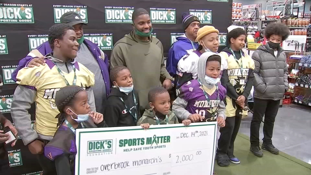 Eagles player surprises young athletes with shopping spree