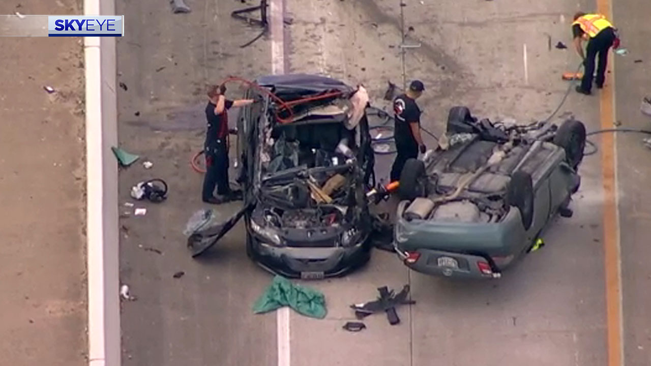 Man who caused rollover throws himself off overpass, deputies say