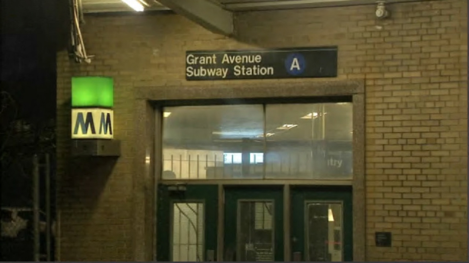 man shot in new york city subway train brooklyn nyc