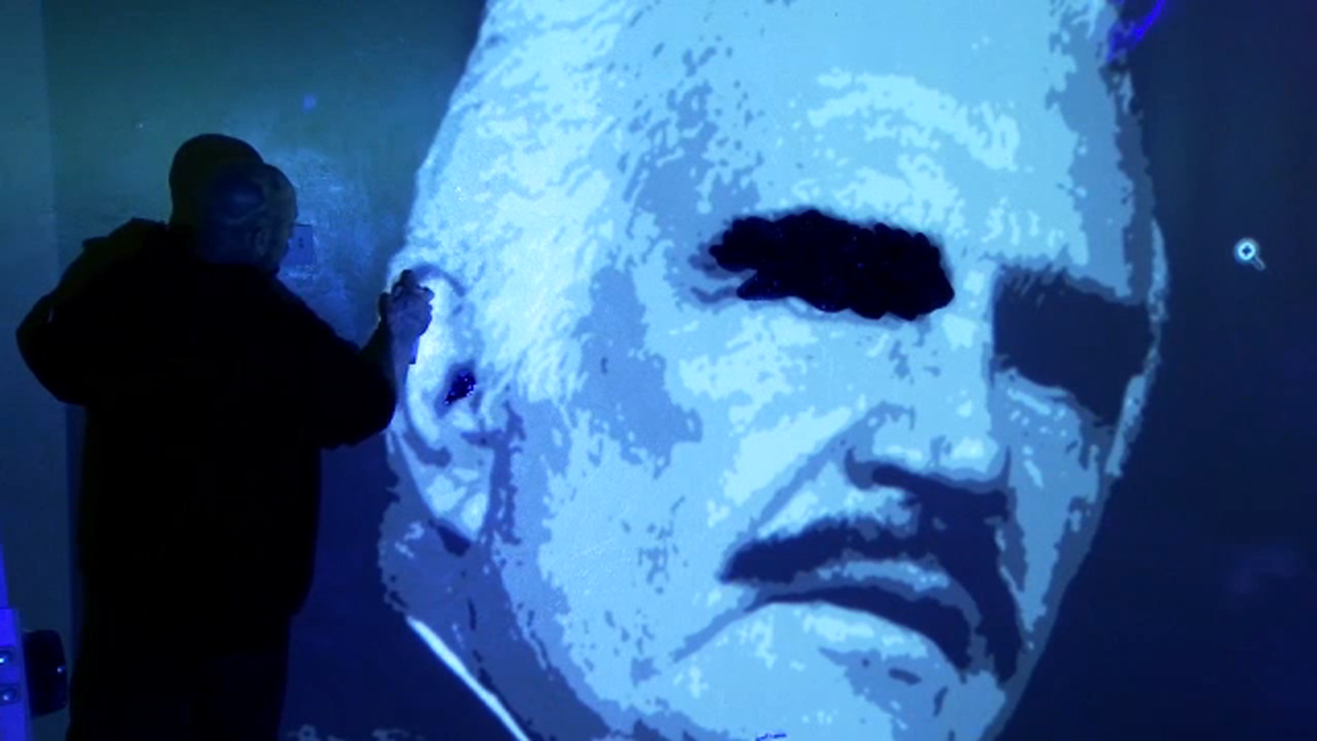 Valley artist paints mural of singer Vicente Fernandez in Selma