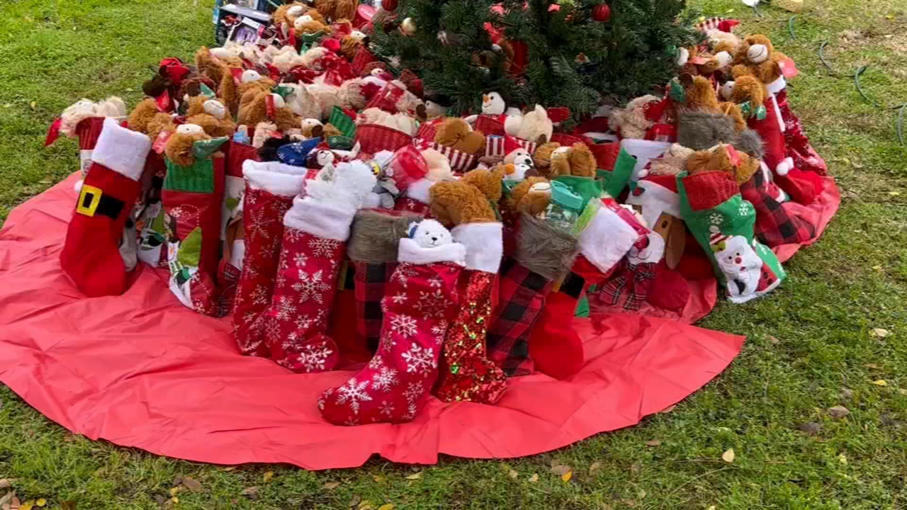 Valley teen gives out 200 holiday stockings to children