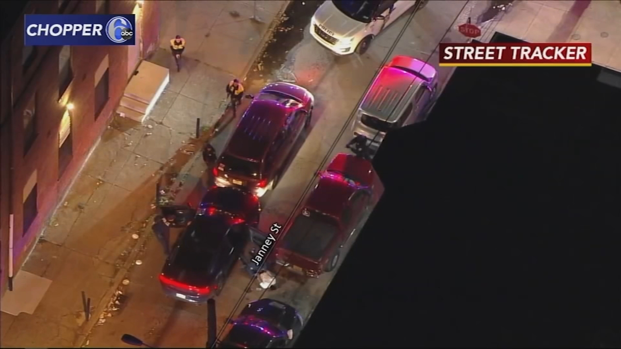 Officers swarm vehicle as police chase ends in Philadelphia