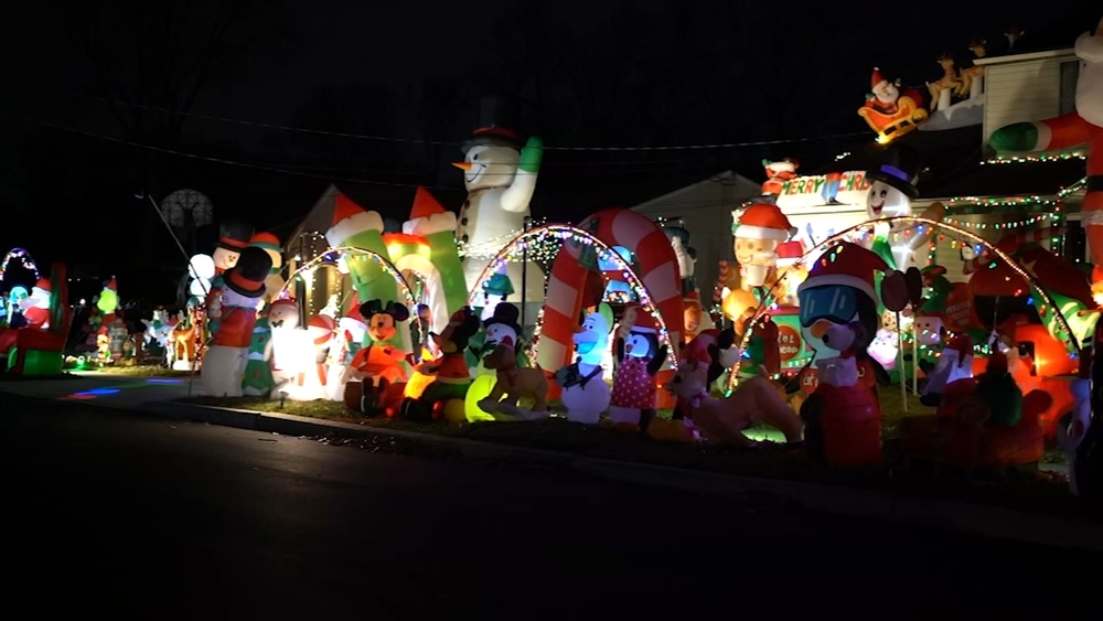 "Lights on Lantern" draws crowds to Cherry Hill home