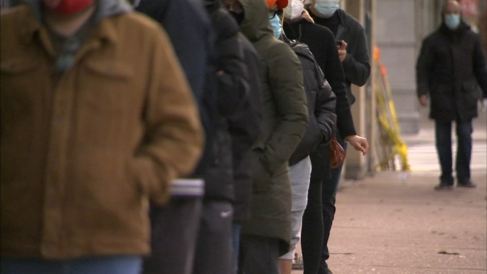 People line up for post-Christmas COVID tests in Chicago