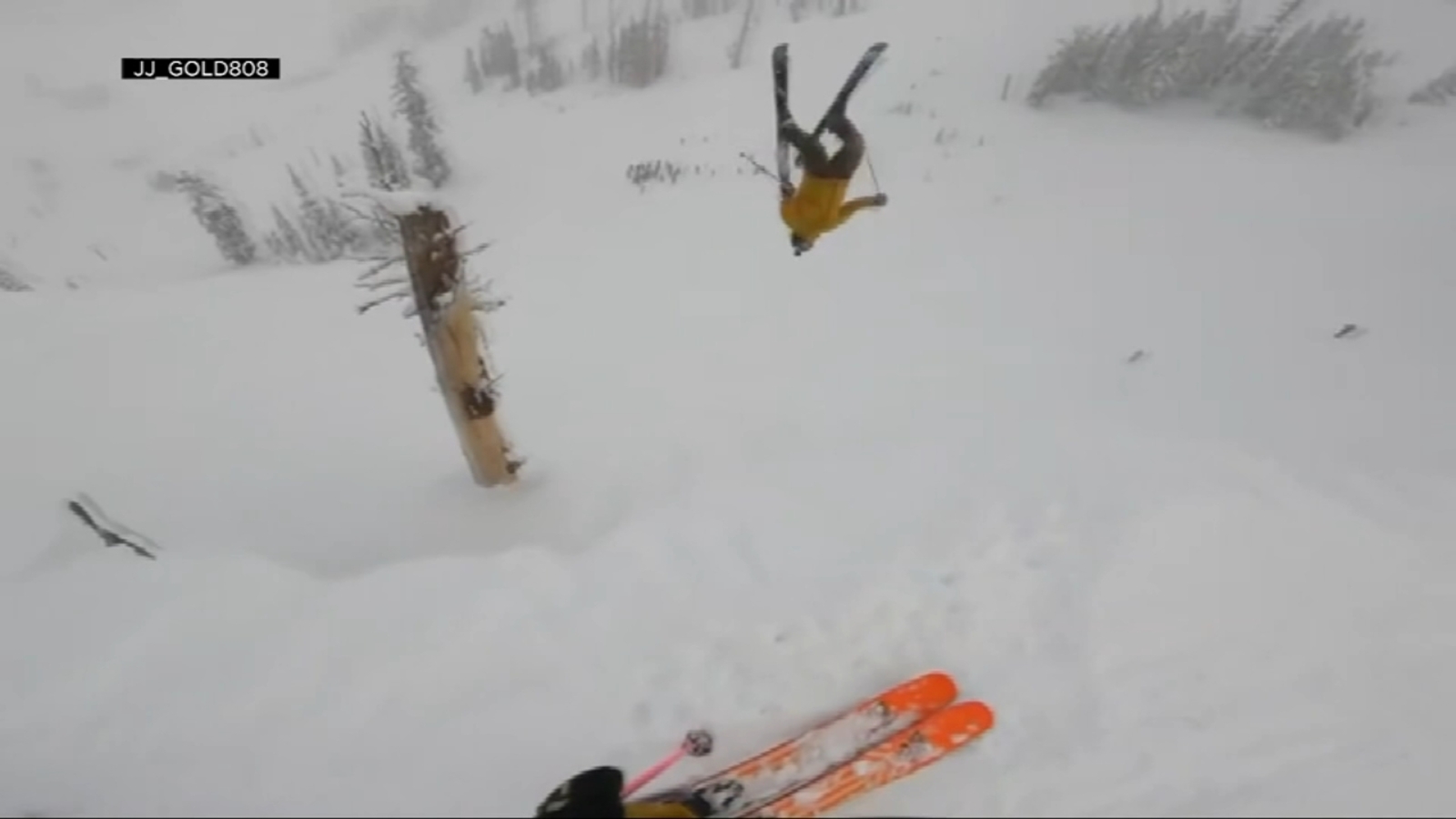 2 skiers rescue man who got buried in snow in Sierra, incident caught