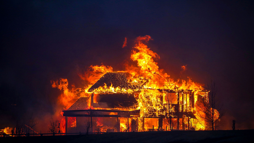 Colorado fire: Thousands forced to evacuate, nearly 600 homes lost