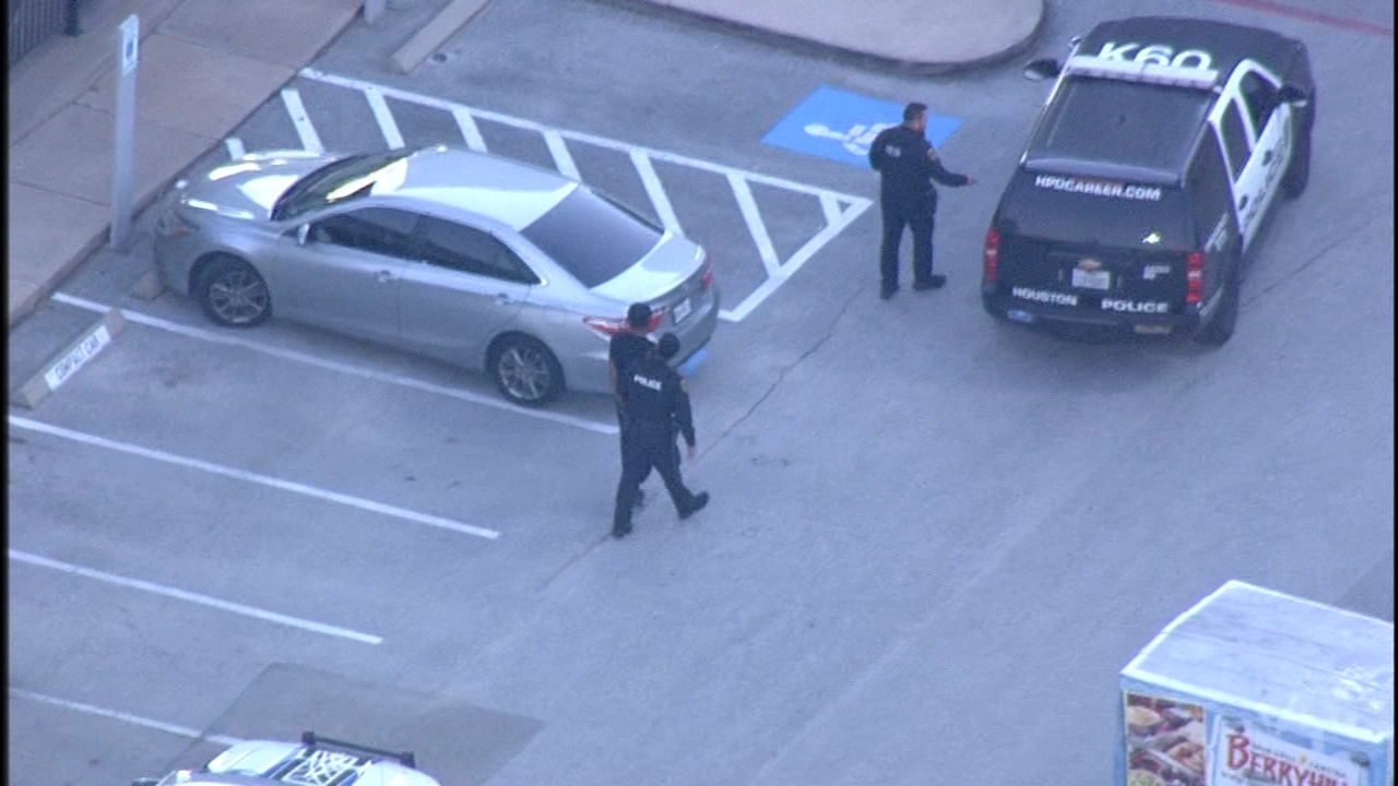 Cell phone store robbery suspects caught after chase