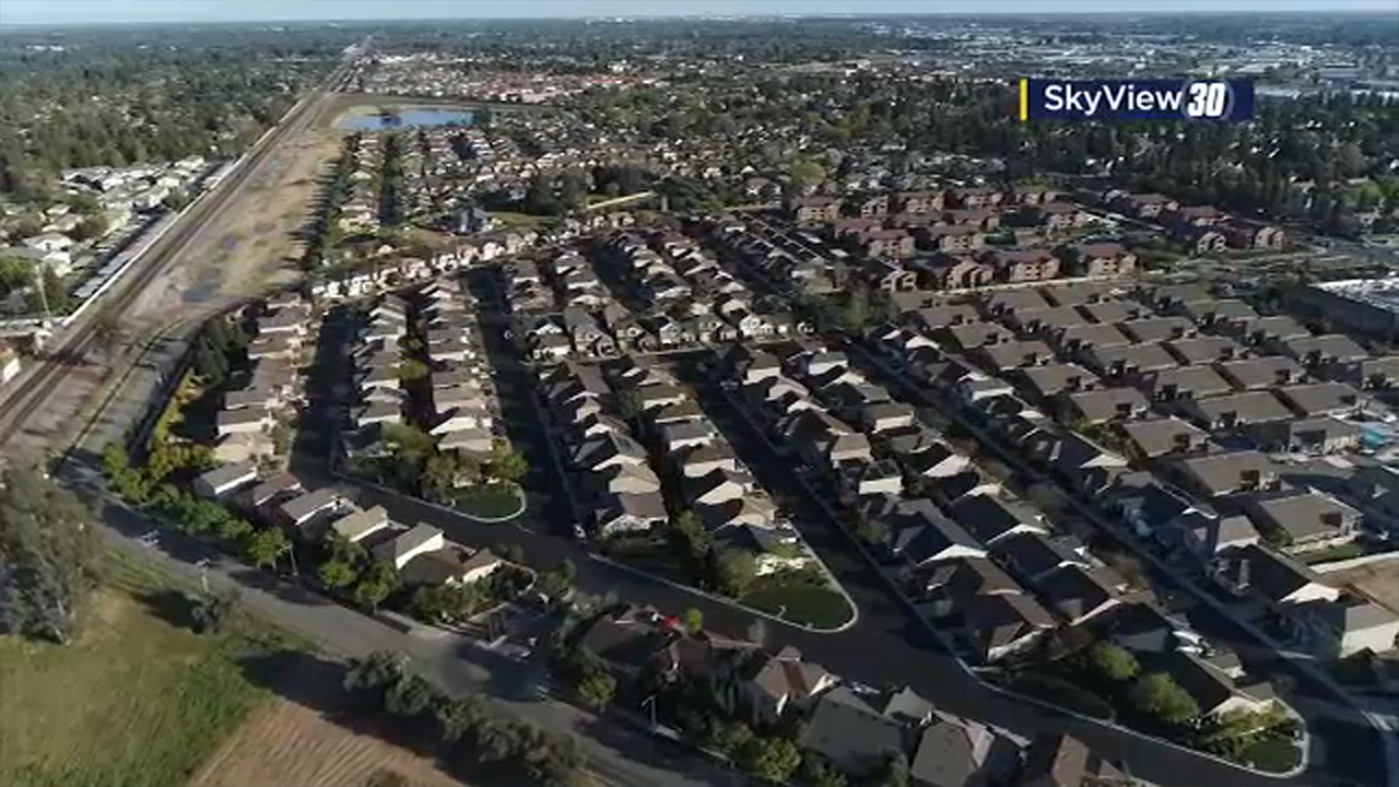 Housing Watch: Mortgage interest rates to rise in 2022, experts say