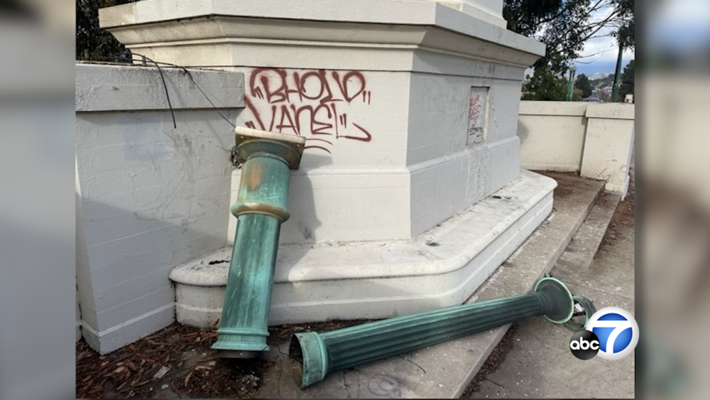 Thieves stealing historic lampposts along Glendale-Hyperion bridge