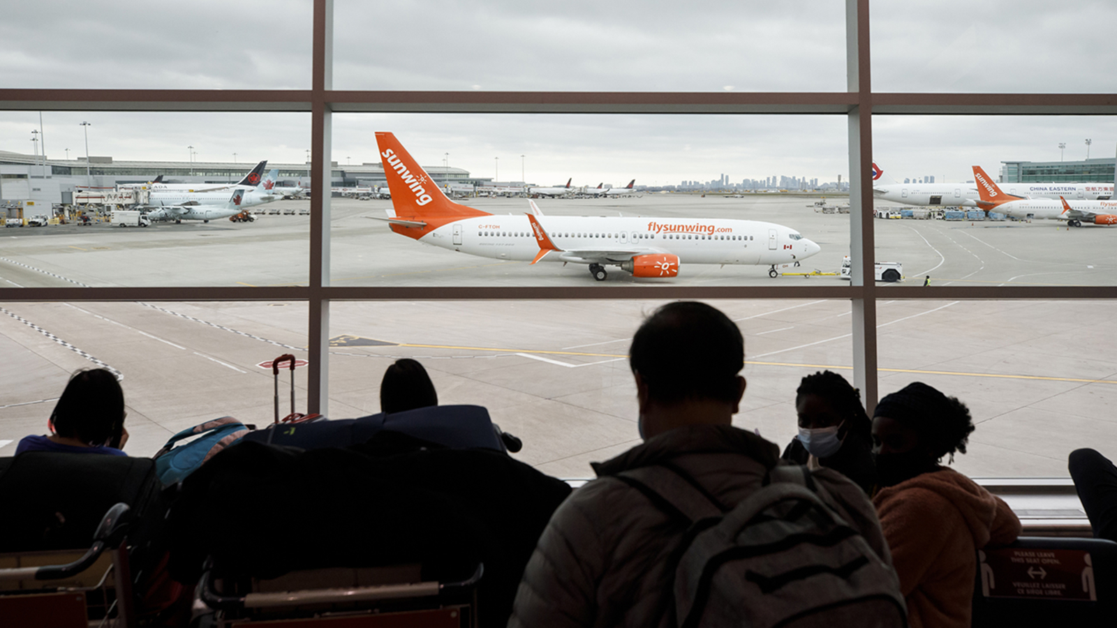 Sunwing Party Flight: Canadians Stuck In Cancun After Drinking, Vaping  Maskless Aboard Plane - 6Abc Philadelphia Sunwing Party Flight: Canadians Stuck In Cancun After Drinking, Vaping  Maskless Aboard Plane - 6Abc Philadelphia
