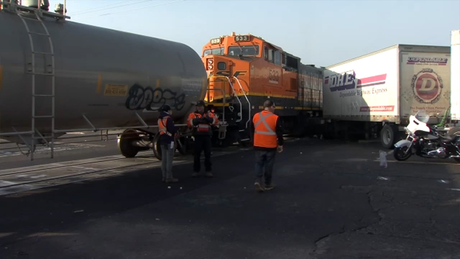 Semitruck slams into train in southeast Fresno ABC30 Fresno