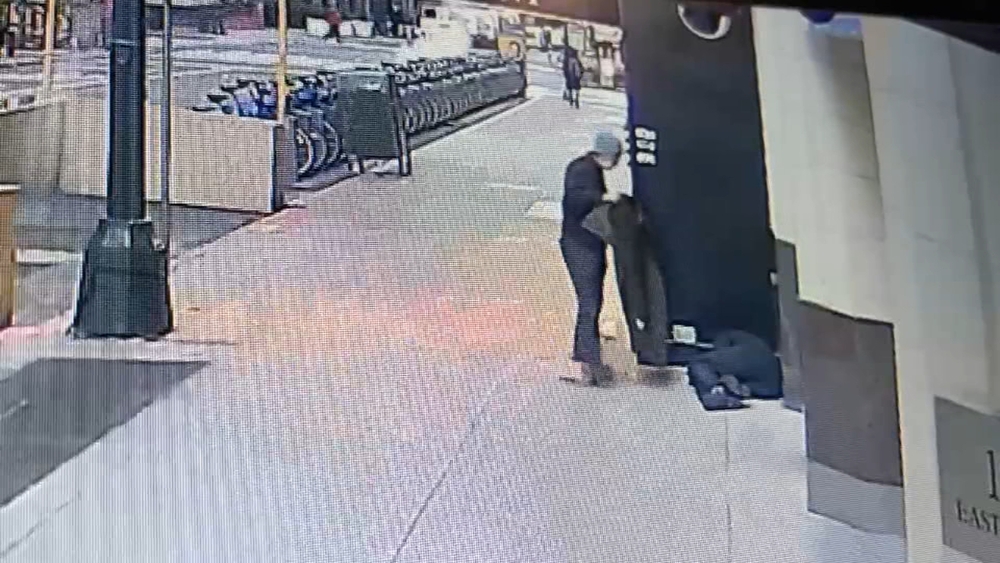 Homeless man attacks, robs good Samaritan giving him coat: NYPD