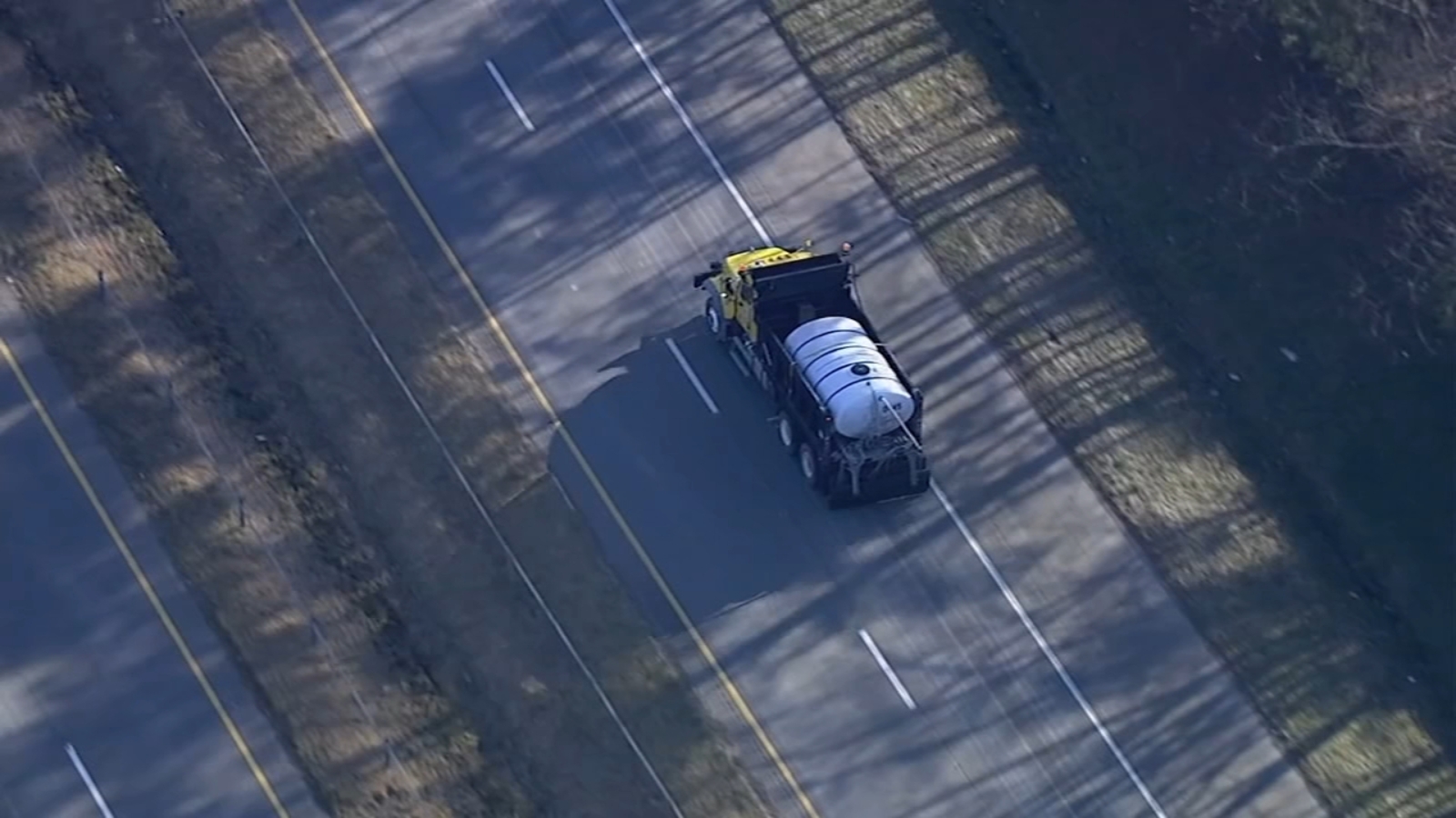 NCDOT crews work to prepare roads for icy weekend weather - ABC11 ...
