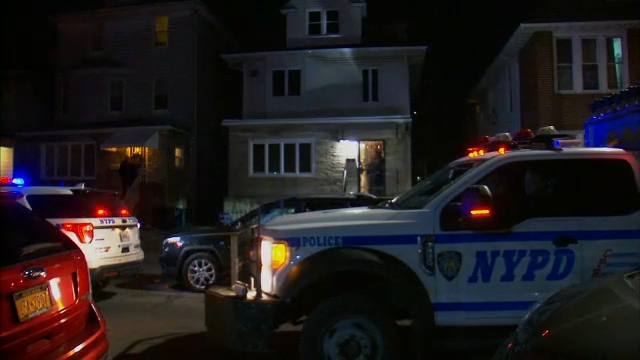 Man shot in leg during robbery in Brooklyn