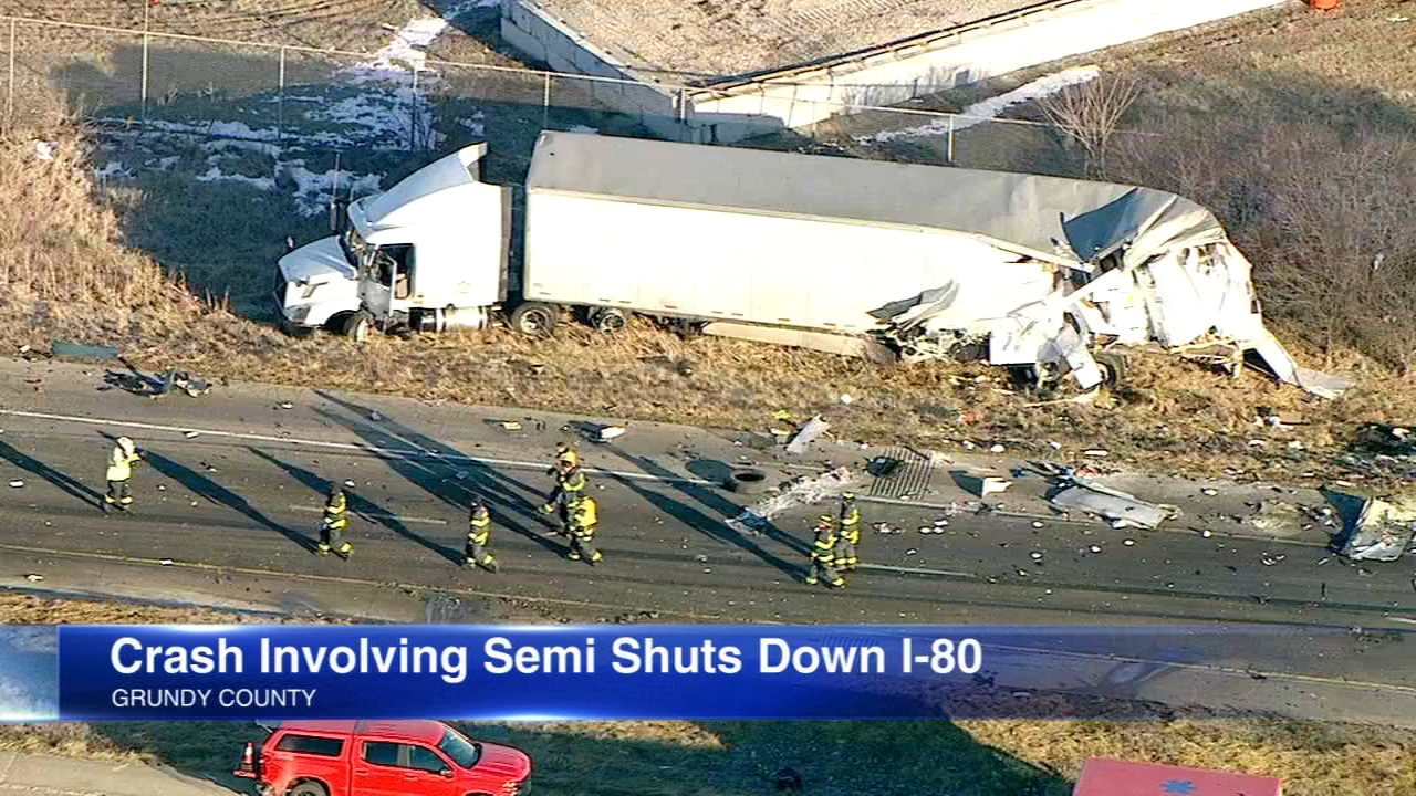 I 80 Semi Crash In Grundy County Injures 2 People 1 Seriously Illinois State Police Investigate Traffic Accident Abc7 Chicago