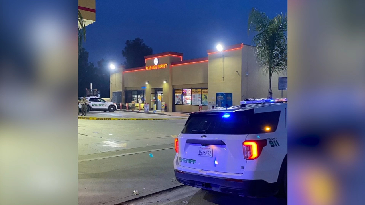 Deputies investigating armed robbery at Tulare County convenience store