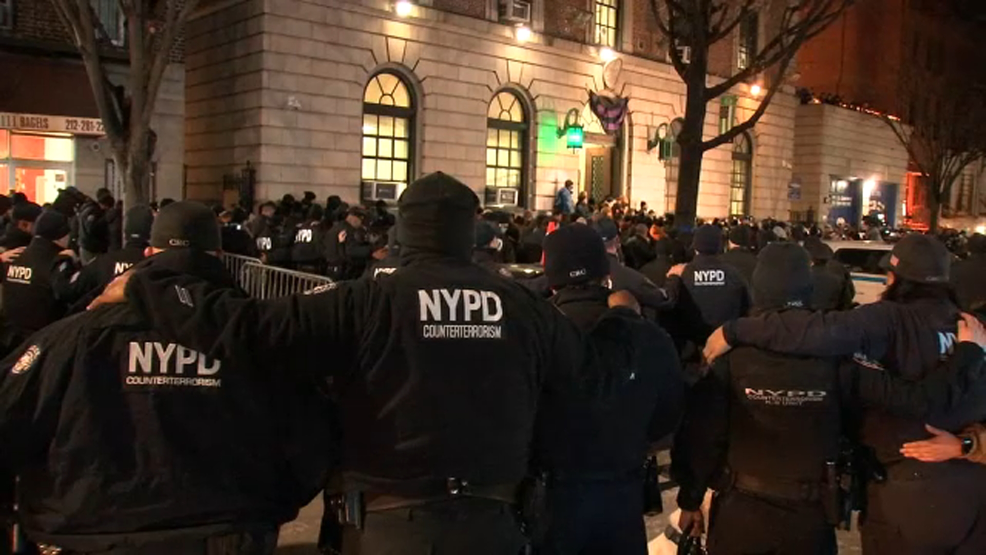 Candlelight vigil held for NYPD officer killed in Harlem shooting