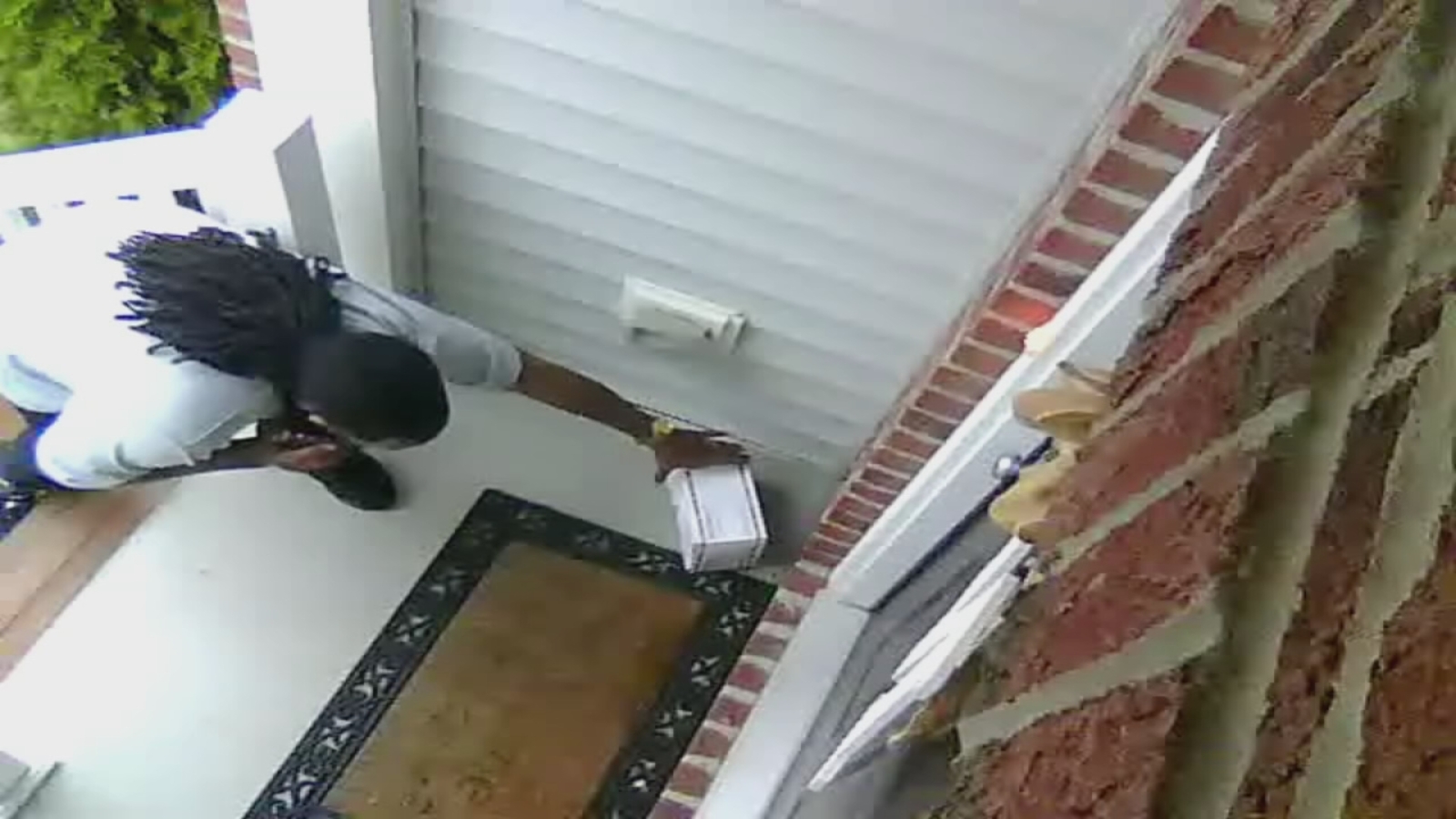 Thief steals package from Durham home in broad daylight ABC11 Raleigh