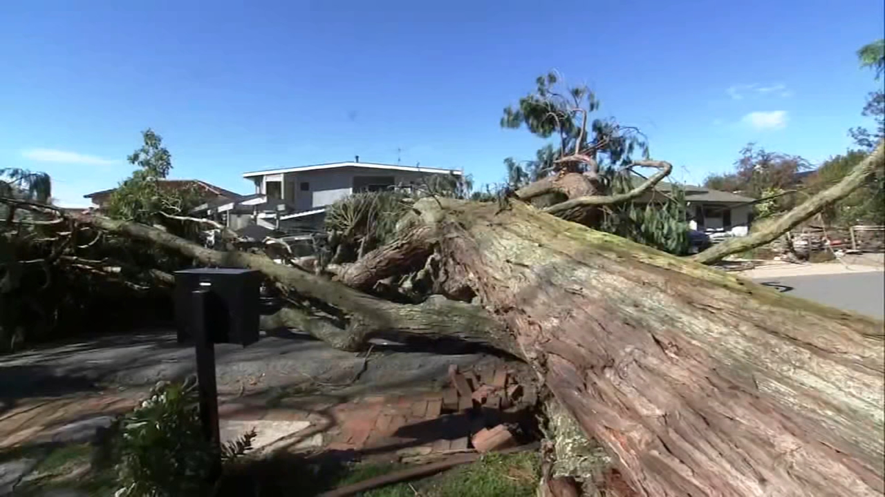 PG&E warns of possible power outages due to strong winds