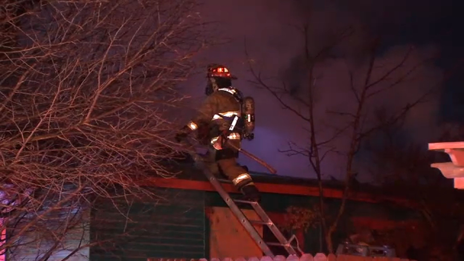 Fire burns through vacant home in central Fresno - ABC30 Fresno