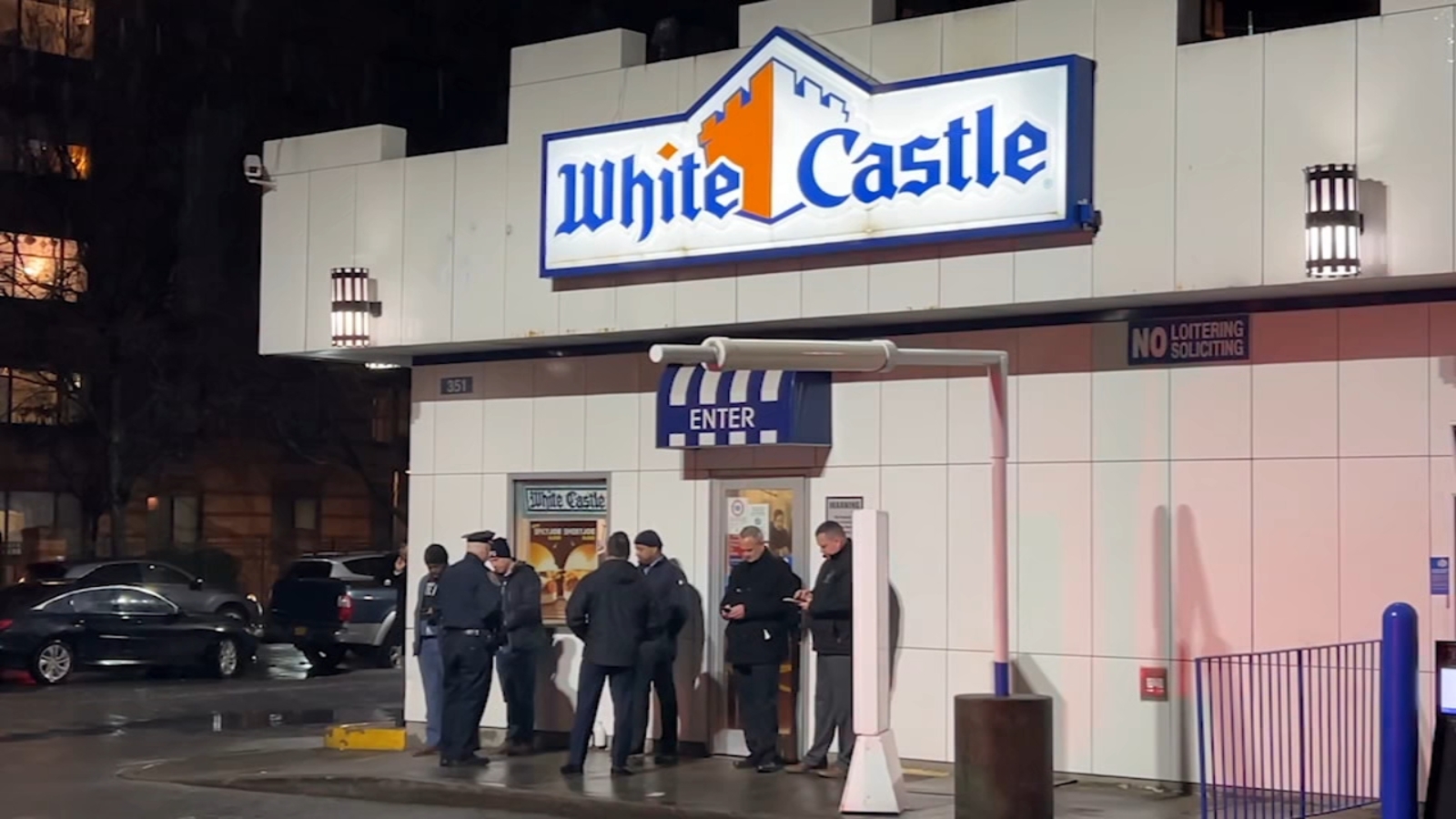 34yearold man shot in chest outside White Castle in East Harlem, New