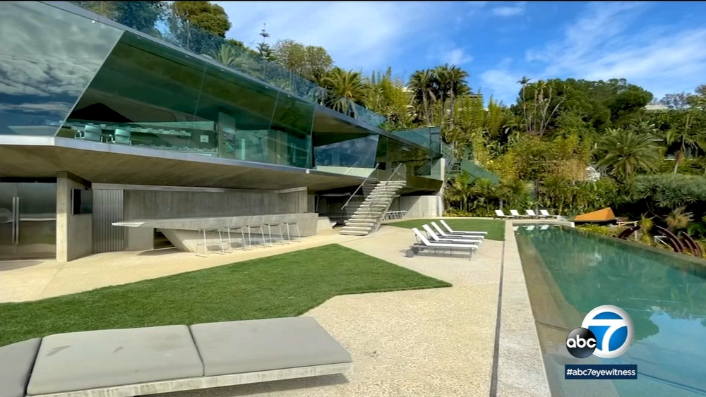 Goldstein House creates perfect setting for Super Bowl party in LA