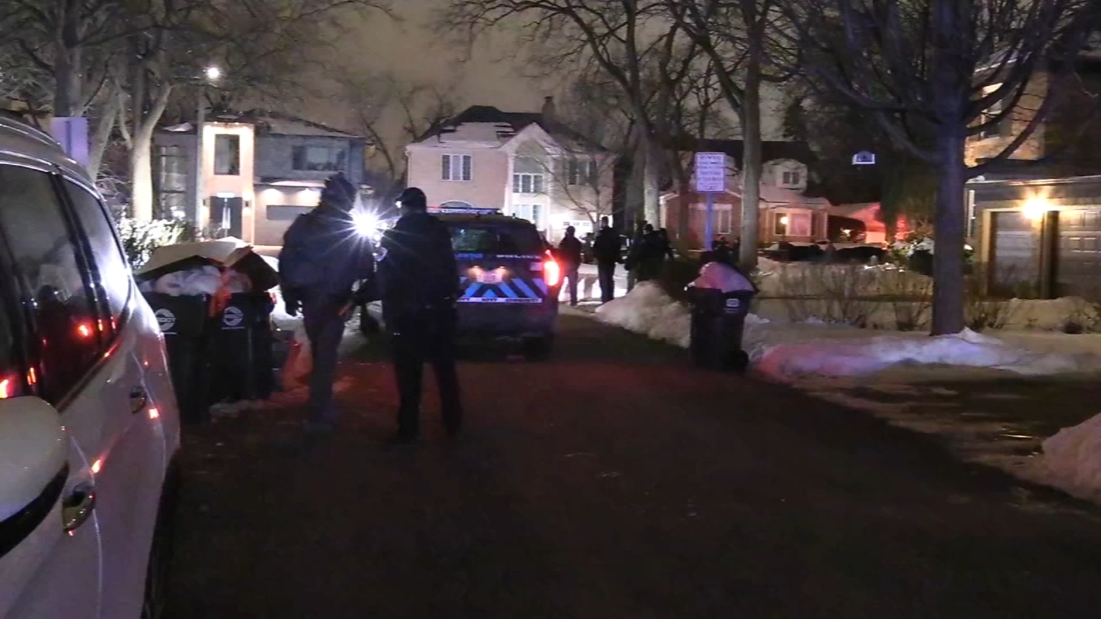 Lincolnwood police say woman safe after being held hostage by armed man ...