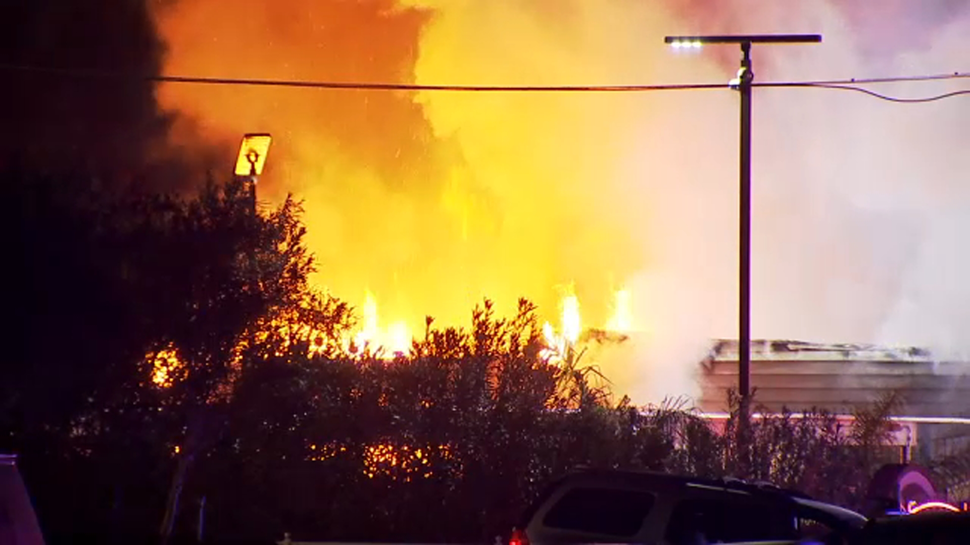 Massive fire destroys central Fresno home