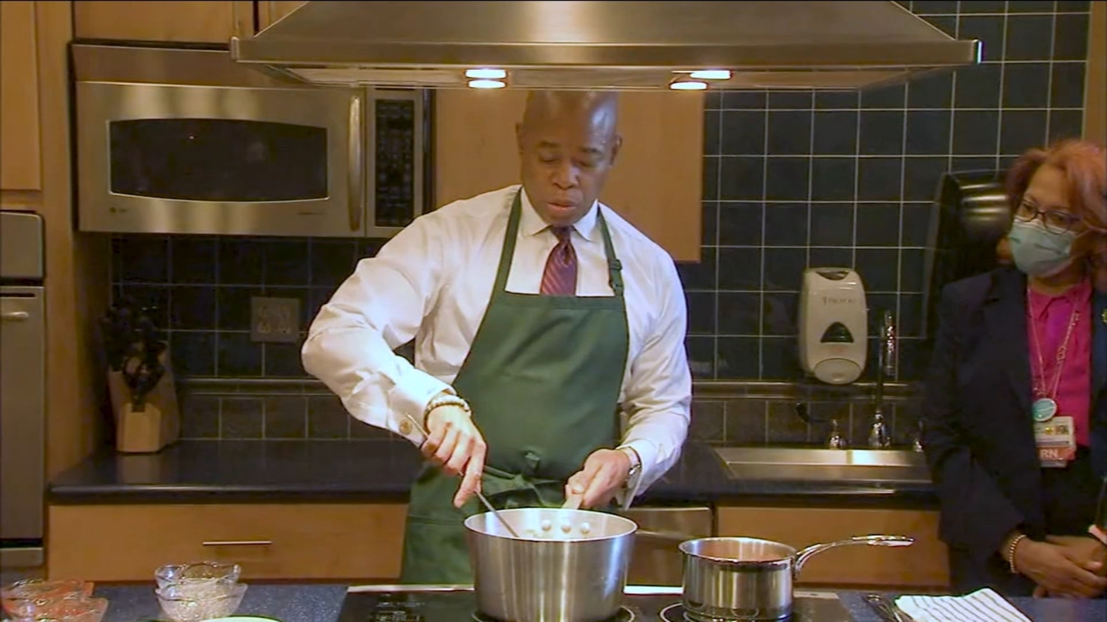 Mayor Eric Adams promotes healthy eating in New York City with 2 executive orders