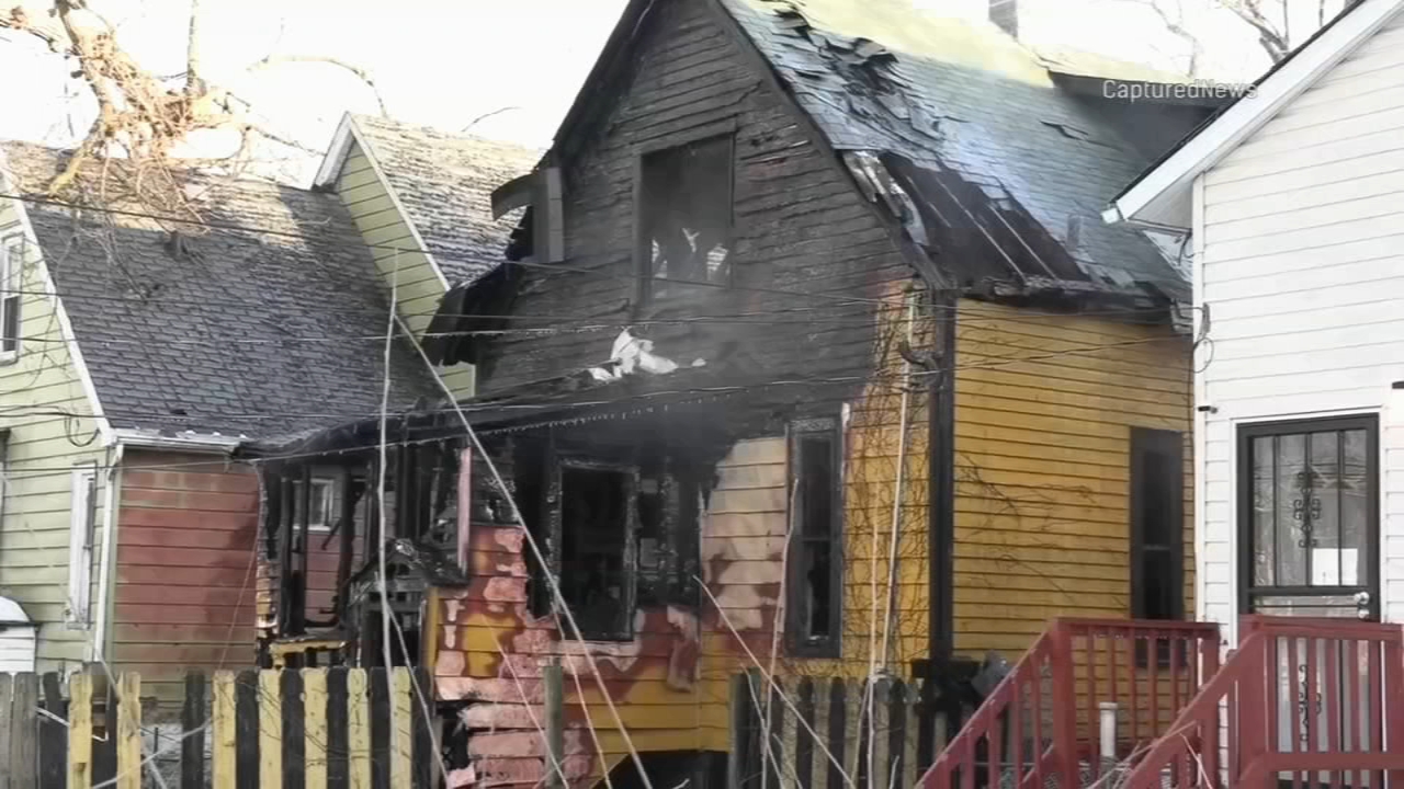 7 CFD firefighters injured while battling fire in Chicago