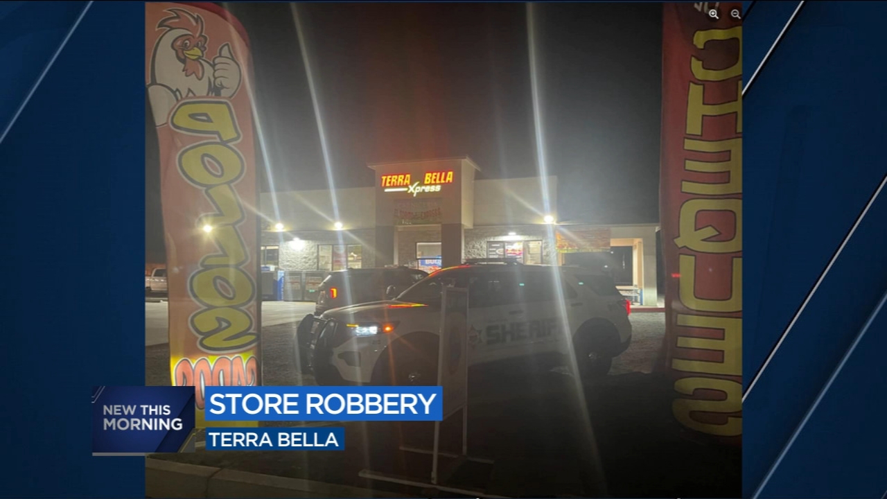 Terra Bella store robbed at gunpoint, deputies searching for suspects