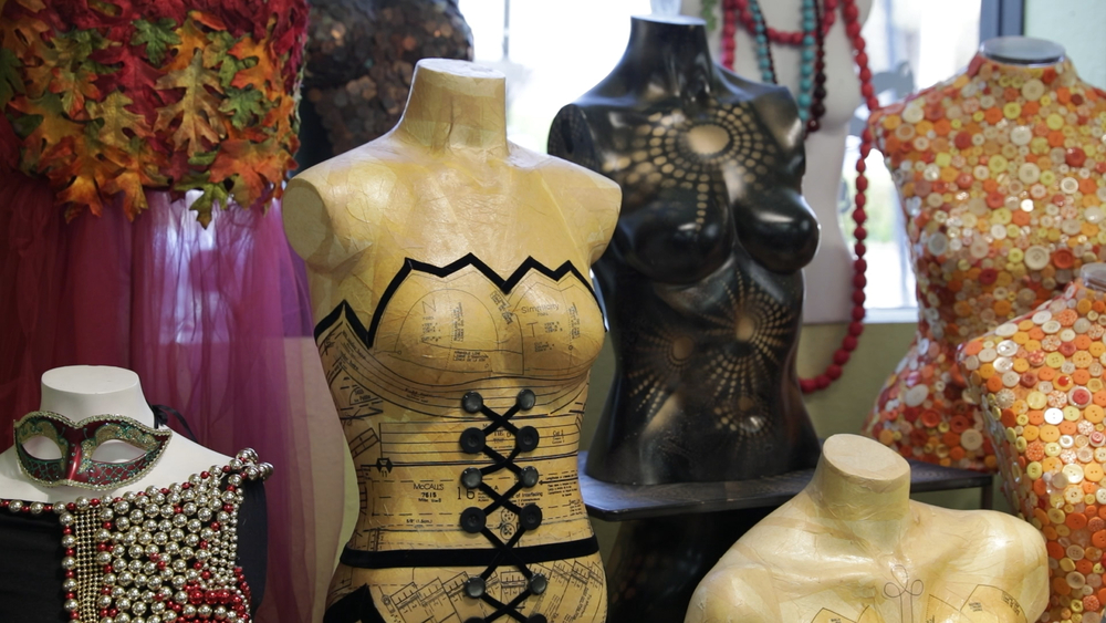 It's mannequin madness at this DIY art class 