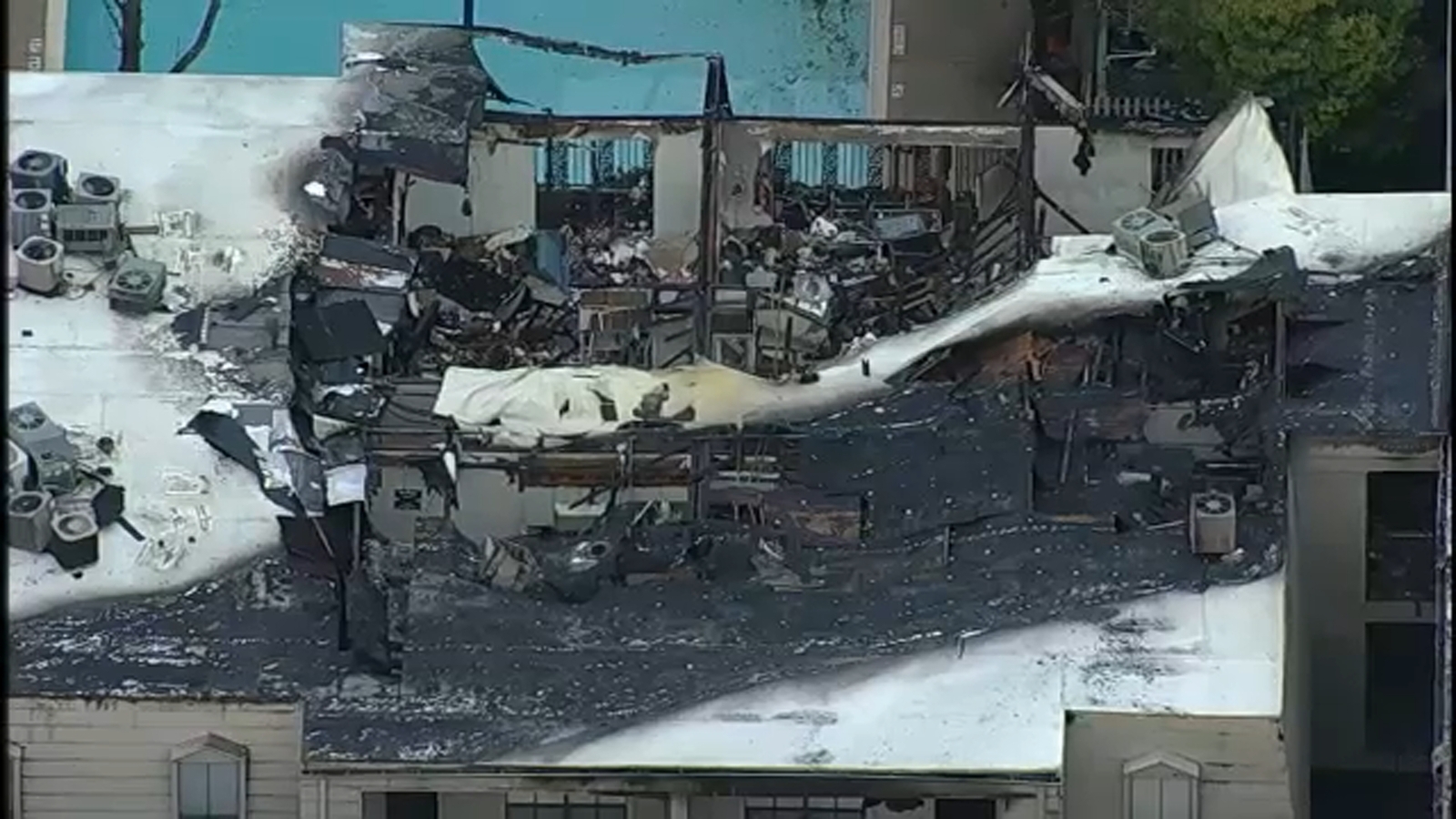 Houston apartment fire: At least 50 families left out in cold as winds ...