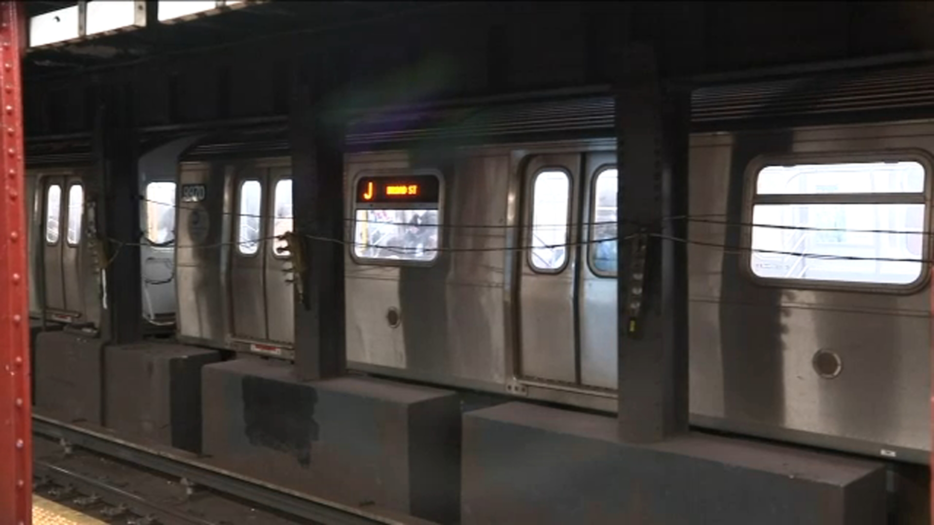 Man attacked with pipe on Lower East Side train
