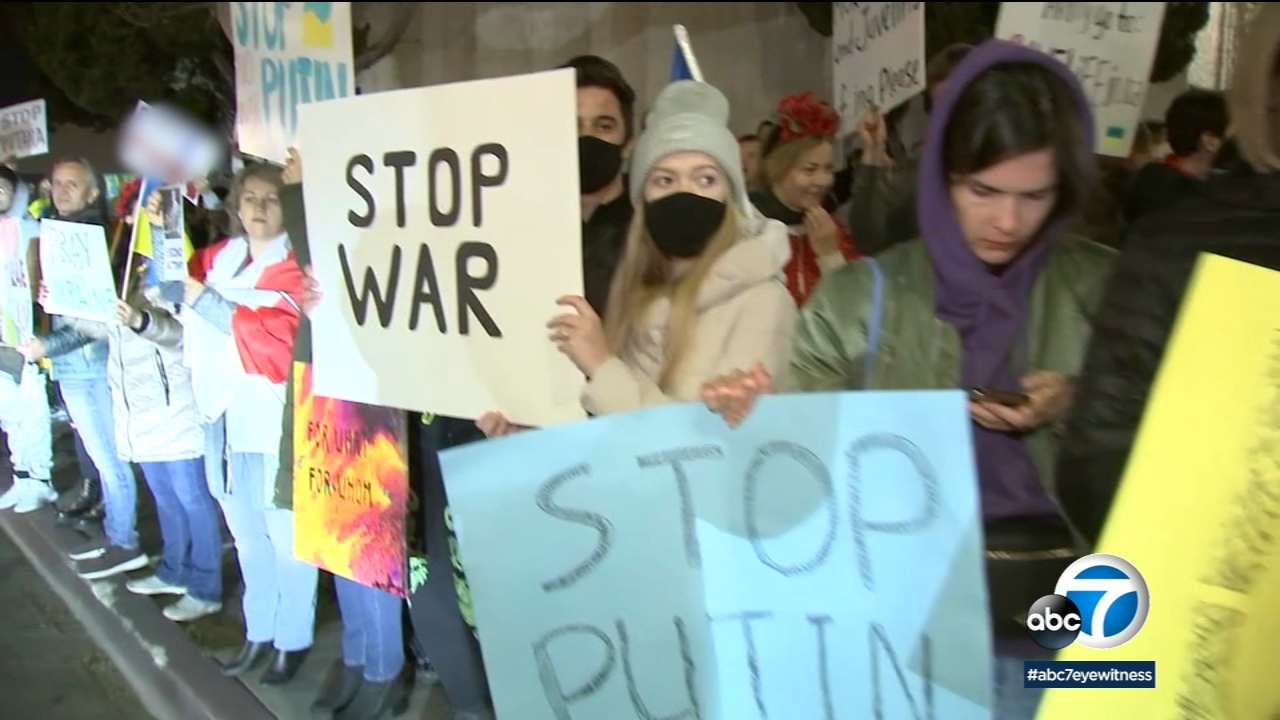 Ukranians, Russians gather in solidarity at LA area protests