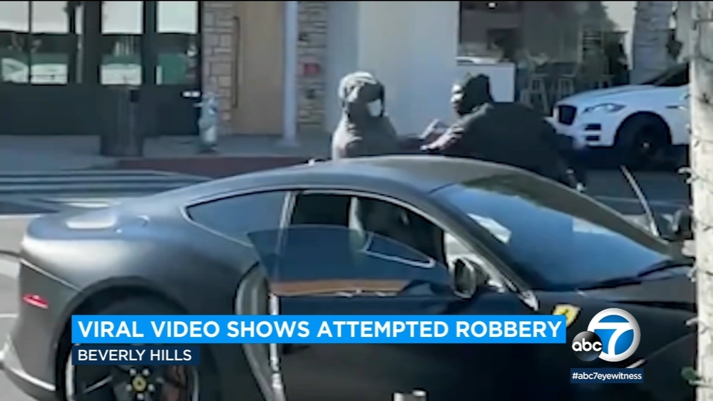 Suspects sought after allegedly attempting to rob man in Beverly Hills