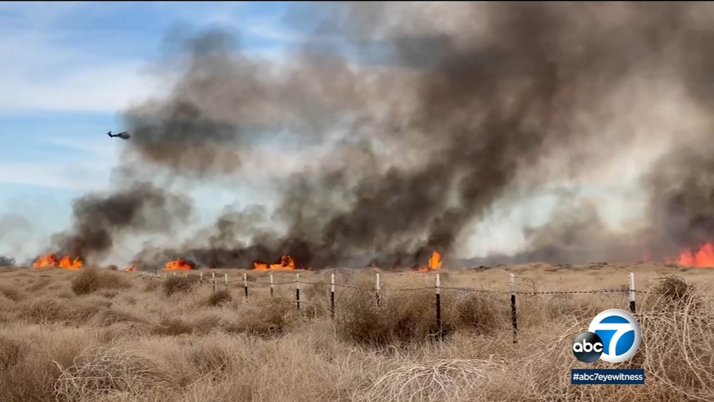 Brush fire burning near Air Force manufacturing plant in Palmdale