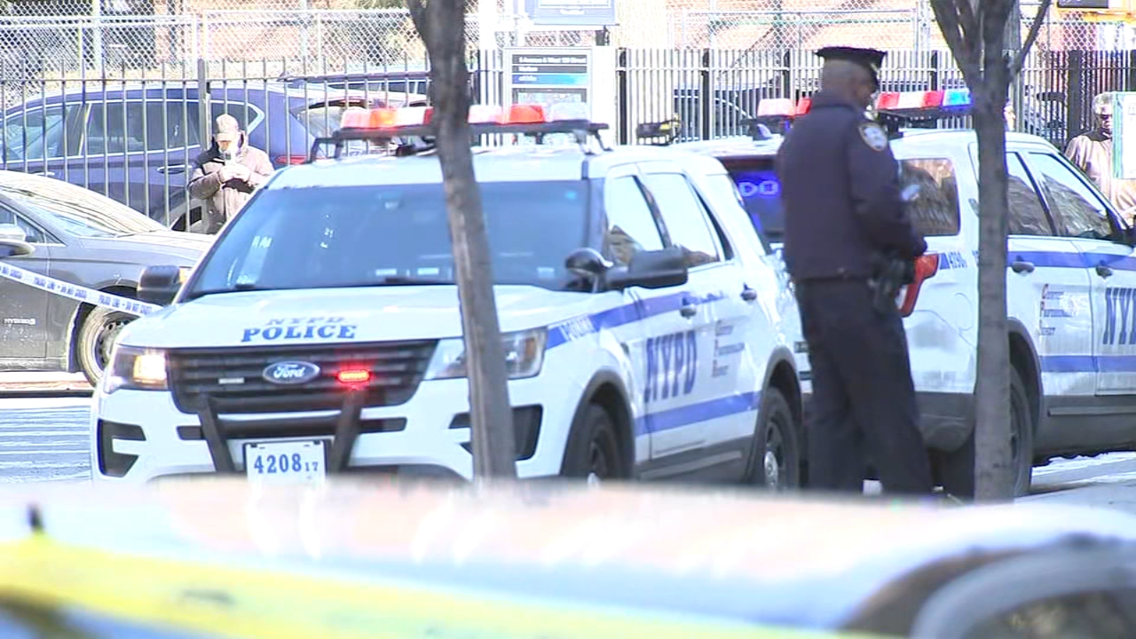 Gun violence leaves 1 man dead, 1 injured in Harlem