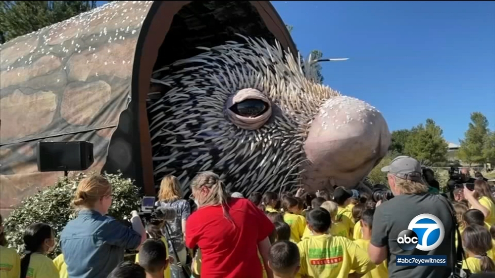 Giant puppet entertains children in Griffith Park