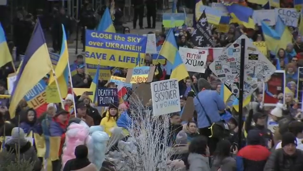 'Close the sky': Thousands rally in Chicago, call for no-fly zone as Russia invades Ukraine