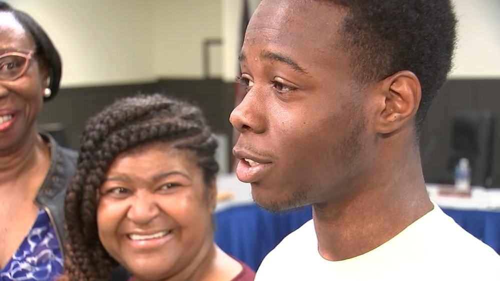 Teen, 2 police officers honored for saving children in icy pond