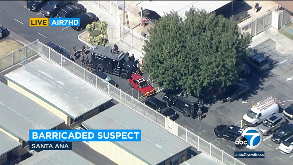 2 Santa Ana schools on lockdown due to barricaded suspect