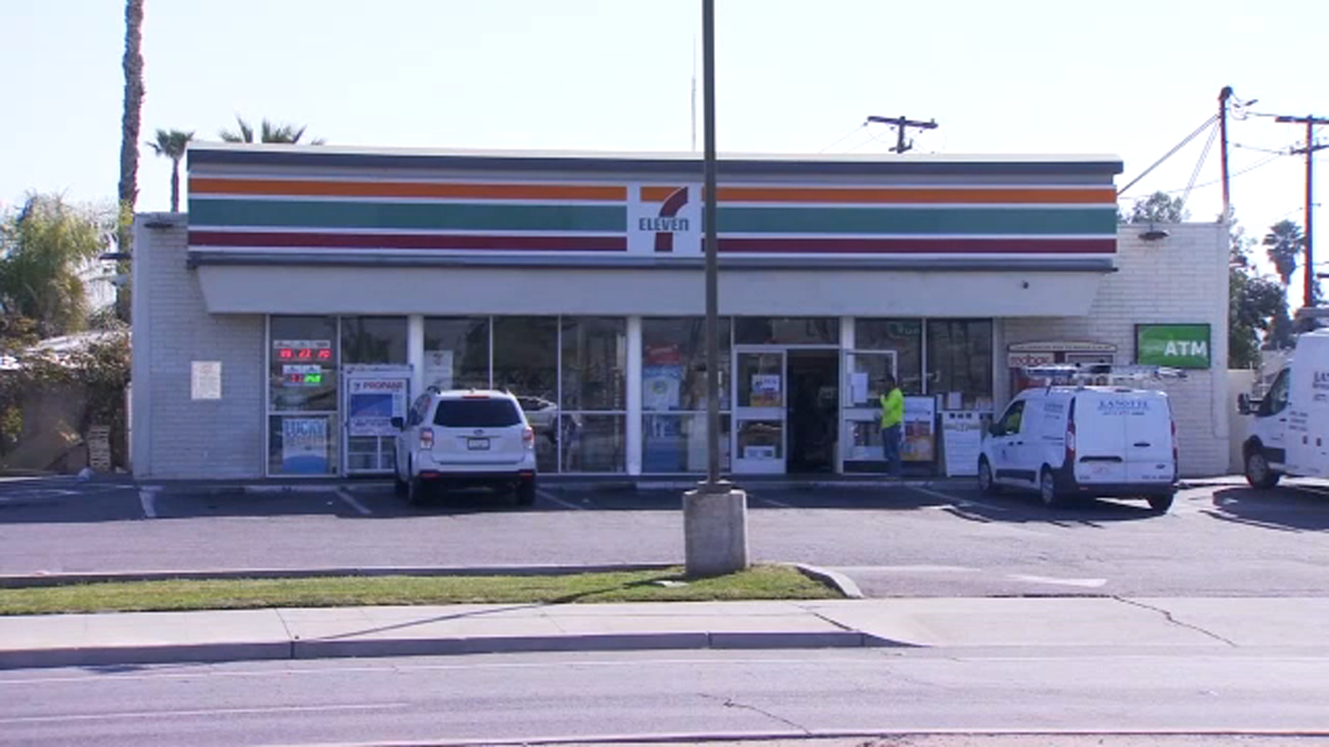 Southeast Fresno 7-Eleven store robbed at gunpoint