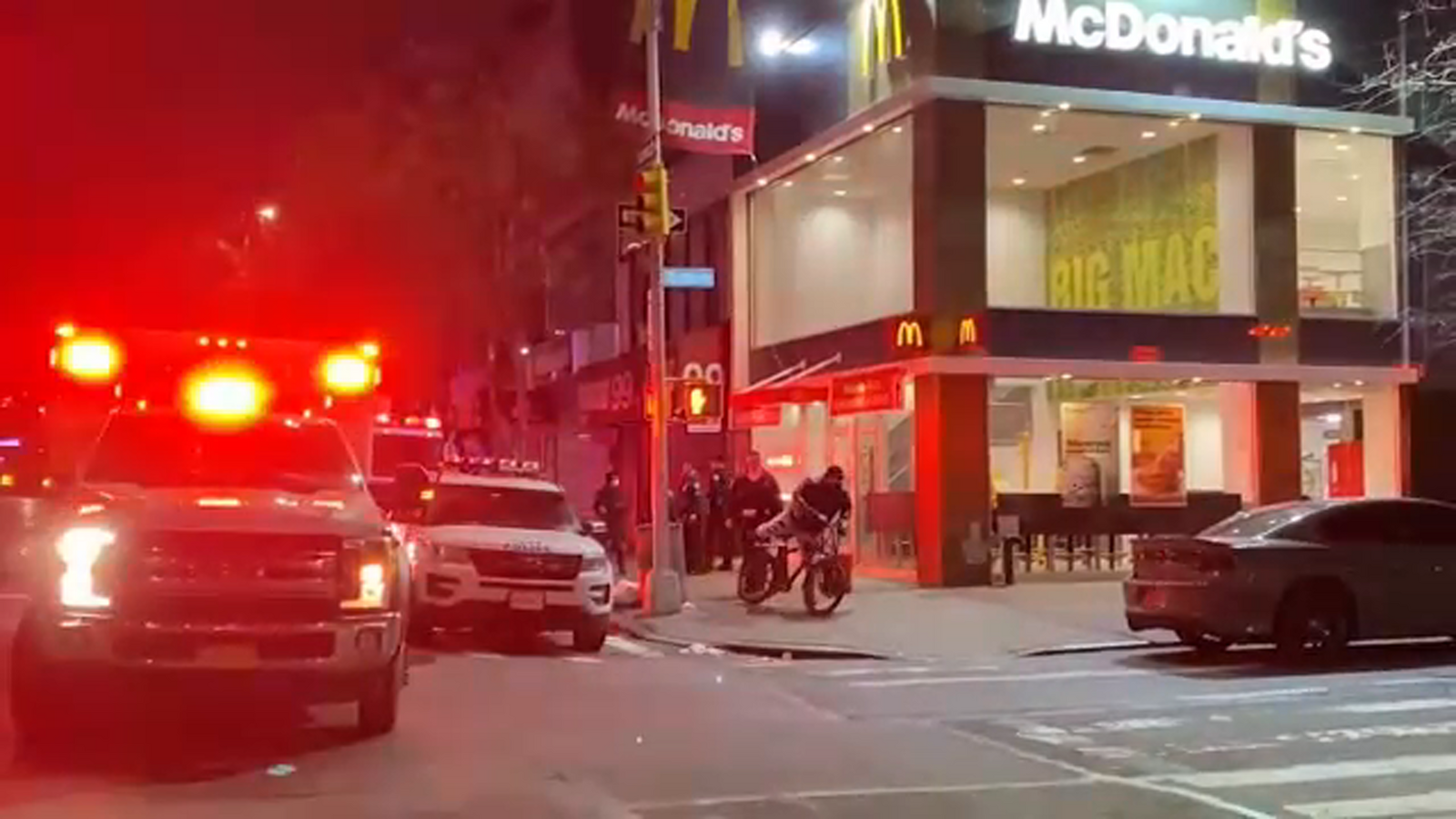 Kejahatan NYC: Pekerja McDonald’s ditikam saat membela rekan kerja di East Harlem