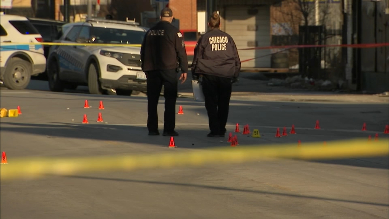 CPD searching for suspects after 7 shot in South Chicago