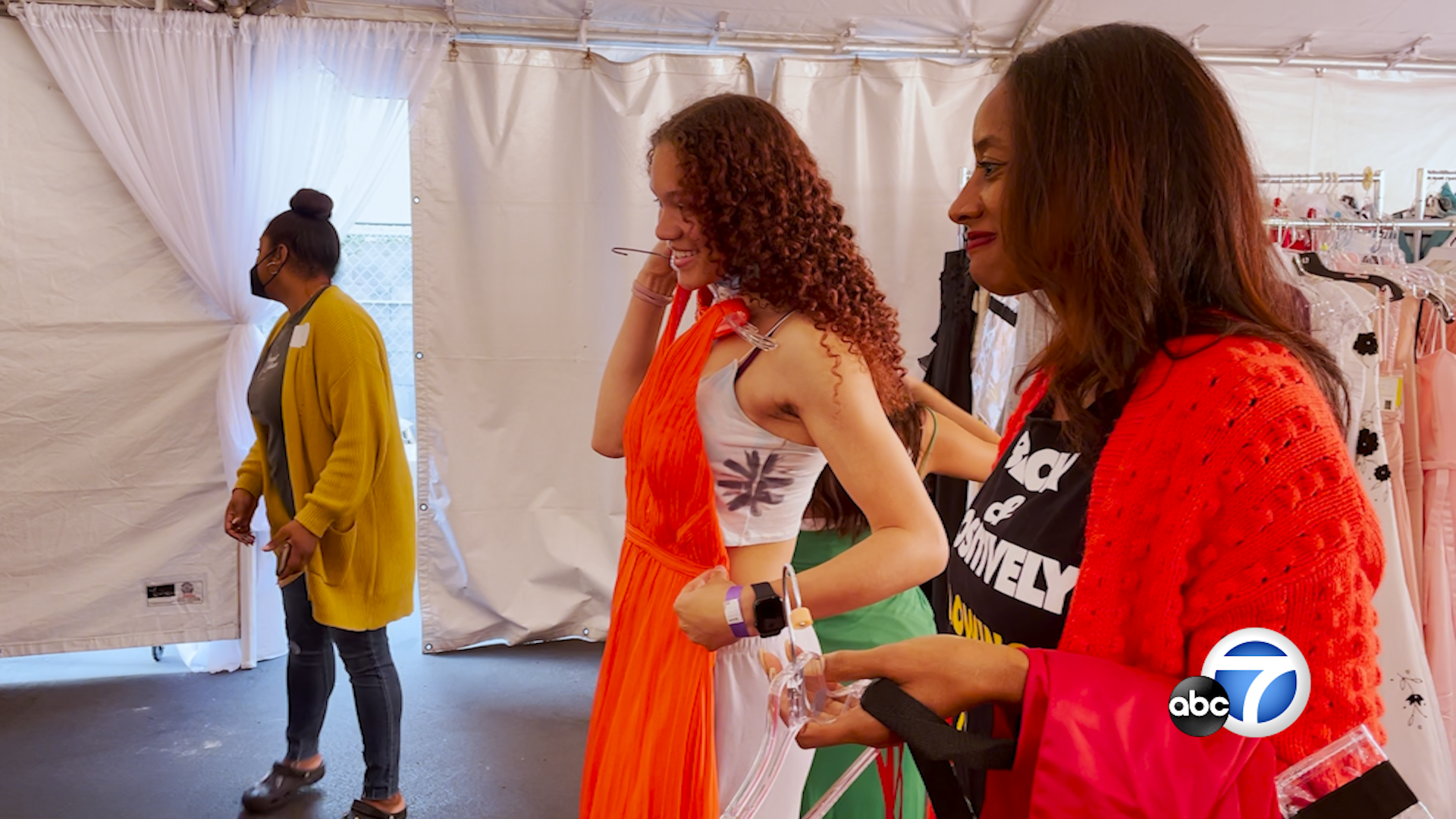 200 LAUSD students get to pick out free prom dresses