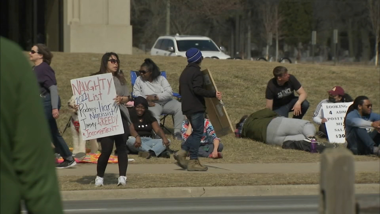 Calls for Proviso D209 superintendent's resignation grow as strike stretches on