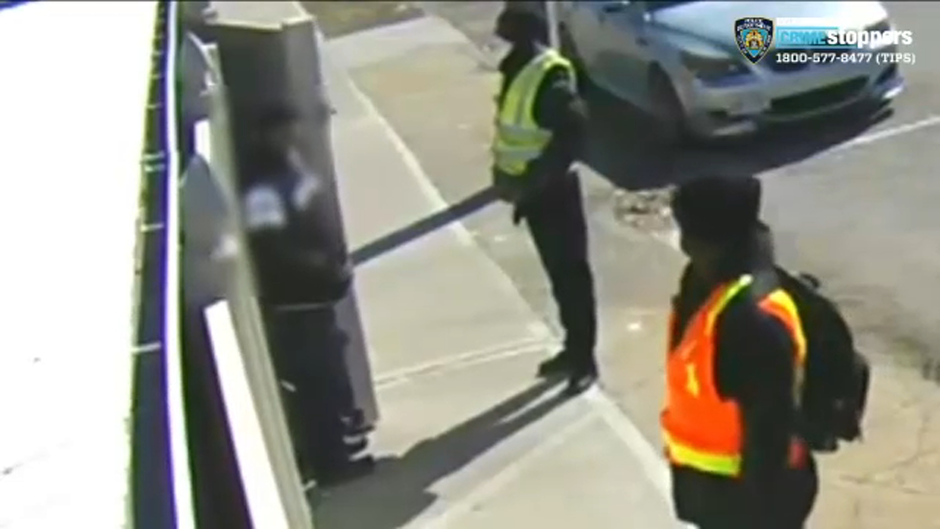 Search for suspects who posed as Con Ed workers in Queens robbery
